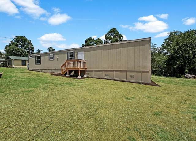 Property at 110 Kiowa Dr, Smithville, TX 78957, 3 beds, 2 baths