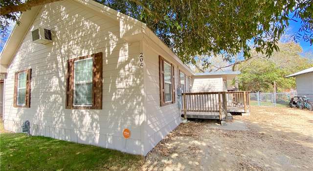 Photo of 204 W Walnut St, Granger, TX 76530