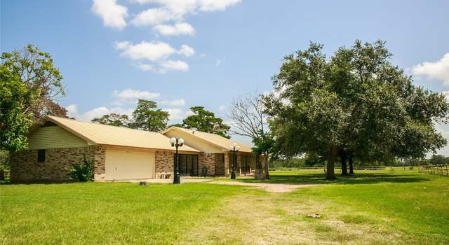 Photo of 13150 Schoenemann Rd, Carmine, TX 78932