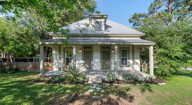 Photo of 301 N Avenue F, Elgin, TX 78621