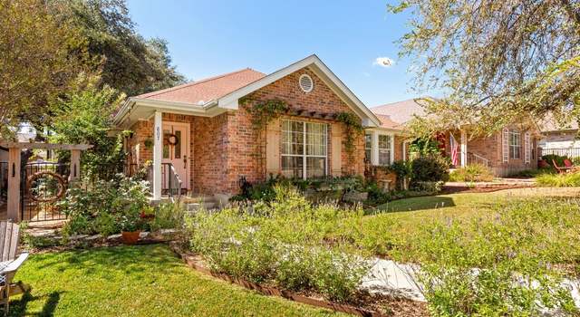 Photo of 807 Oakwood Blvd, New Braunfels, TX 78130