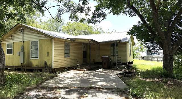 Photo of 312 Laredo St, Lockhart, TX 78644