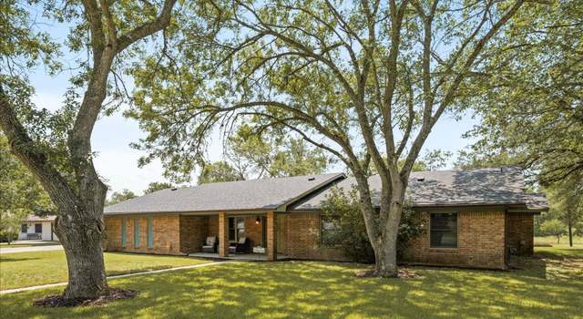 Photo of 1619 Twin Island Dr, Lockhart, TX 78644