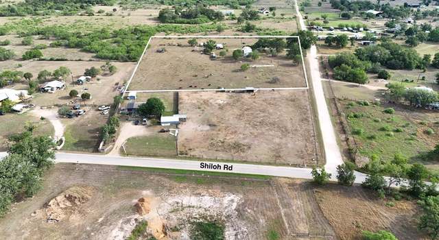 Photo of 124 Three Oaks Ln, Bastrop, TX 78602