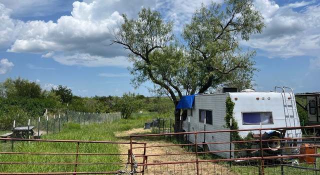 Photo of 4702 Schuelke Rd, Niederwald, TX 78640