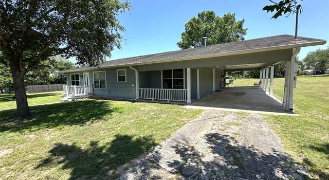 Photo of 212 Main St, Plum, TX 78952