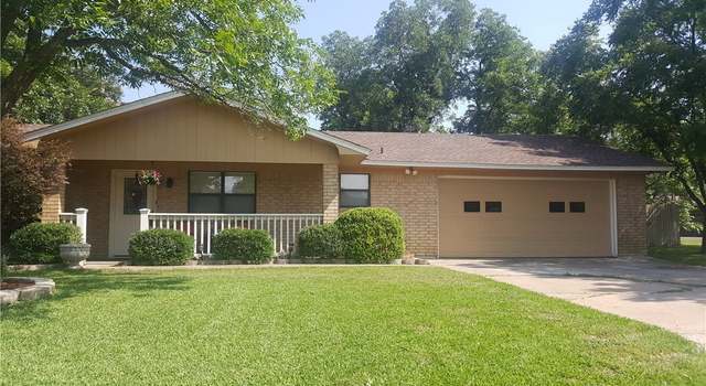 Photo of 600 Sams St, Taylor, TX 76574