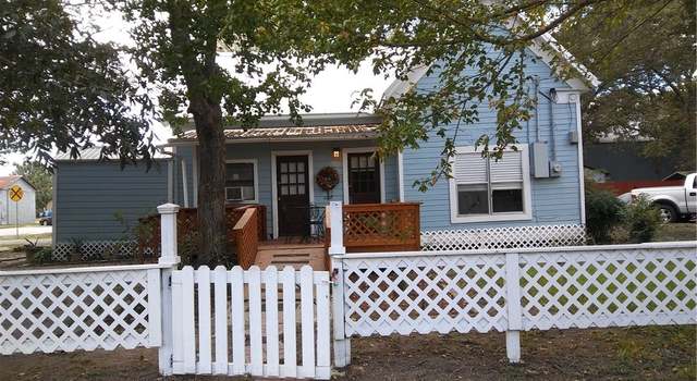 Photo of 210 E 2nd St, Elgin, TX 78621