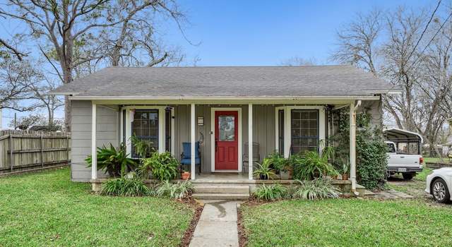 Photo of 106 Duke St, Yoakum, TX 77995