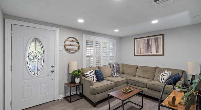 Photo of 413 E 7th St, Elgin, TX 78621