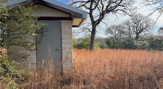 Photo of 209 Flash Cir, Luling, TX 78648
