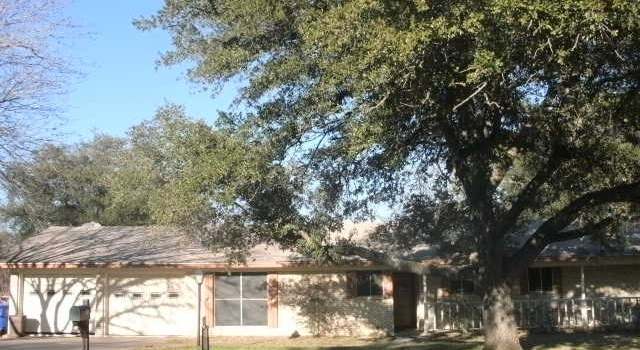 Photo of 118 Anderson Dr, Elgin, TX 78621