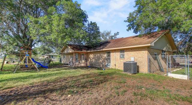 Photo of 1402 Herder Ave, Schulenburg, TX 78956
