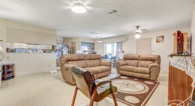 Photo of 1402 Herder Ave, Schulenburg, TX 78956