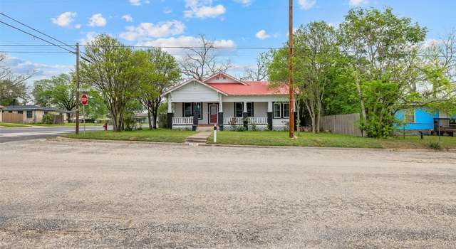 Photo of 389 W Richmond St, Giddings, TX 78942