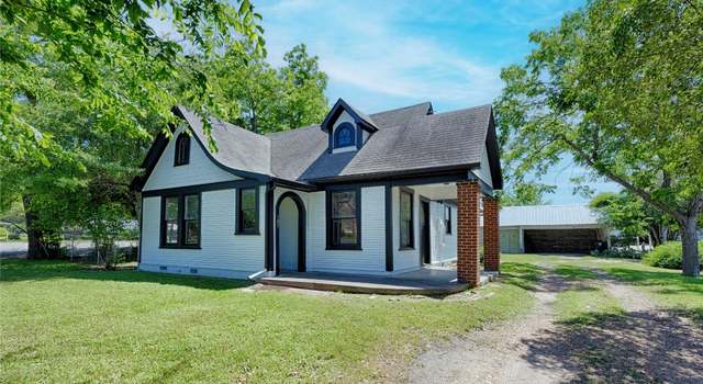 Photo of 107 N Main St, Schulenburg, TX 78956