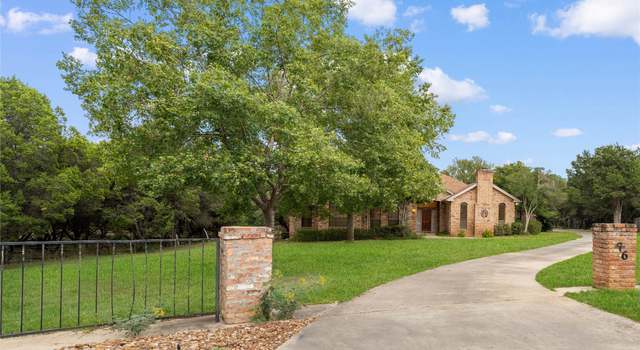 Photo of 76 Hunters Point Dr, New Braunfels, TX 78132