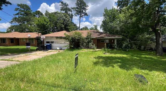Photo of 2327 Avenue P, Huntsville, TX 77340