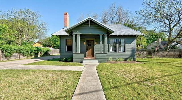 Photo of 1221 Maple St, Lockhart, TX 78644