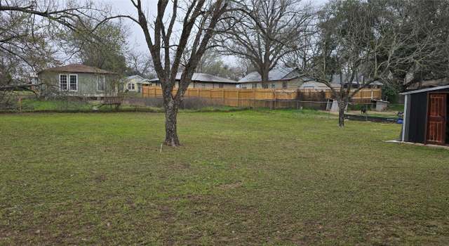 Photo of 701 Burleson St, Rockdale, TX 76567