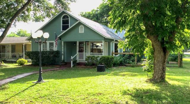 Photo of 109 Whitehead St, Smithville, TX 78957