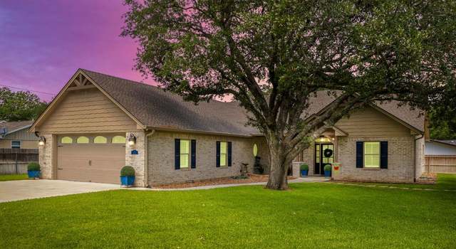 Photo of 204 Keuper Ave, Schulenburg, TX 78956