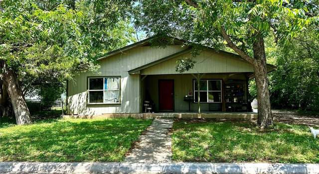Photo of 827 Clearfork St, Lockhart, TX 78644