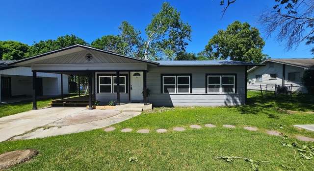 Photo of 2210 Louise St, Seguin, TX 78155