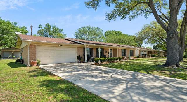 Photo of 101 Parkview Dr, Luling, TX 78648