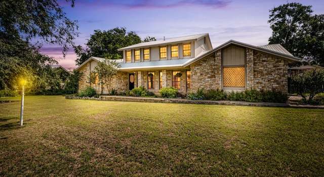 Photo of 318 Juniper Dr, Mountain City, TX 78610