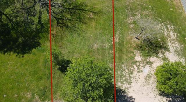Photo of 511 Monument St, Lockhart, TX 78644