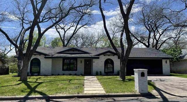 Photo of 303 Mahan St, Meadowlakes, TX 78654