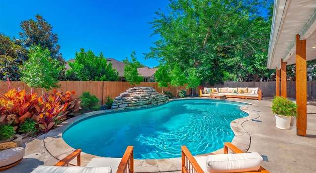 Property at 105 Brentwood Dr, Georgetown, TX 78628, 5 beds, 3.5 baths