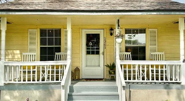 Photo of 1301 NE 2nd St, Smithville, TX 78957