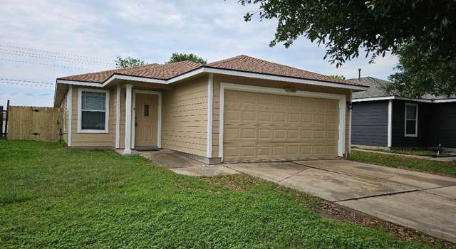 Photo of 17900 Honey Locust Ln, Elgin, TX 78621