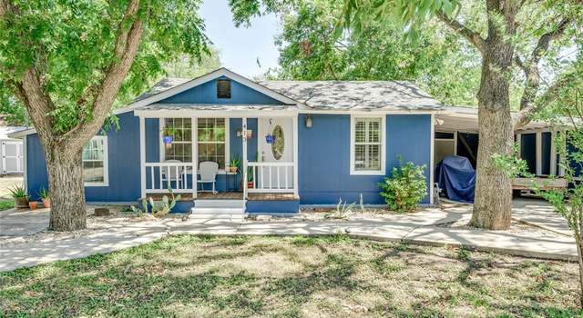 Photo of 413 E 7th St, Elgin, TX 78621