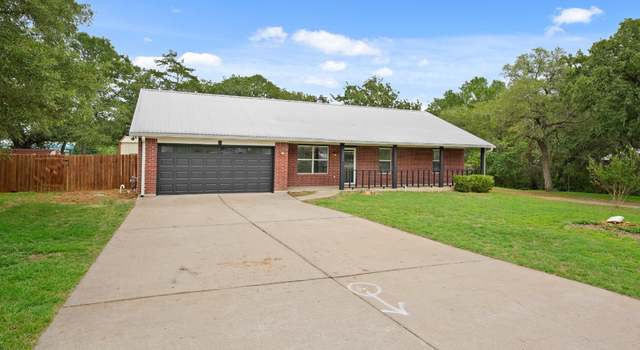 Photo of 503 Pine St, Smithville, TX 78957