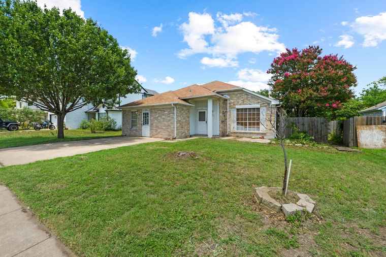 Photo of 1010 Settlers Valley Dr Pflugerville, TX 78660