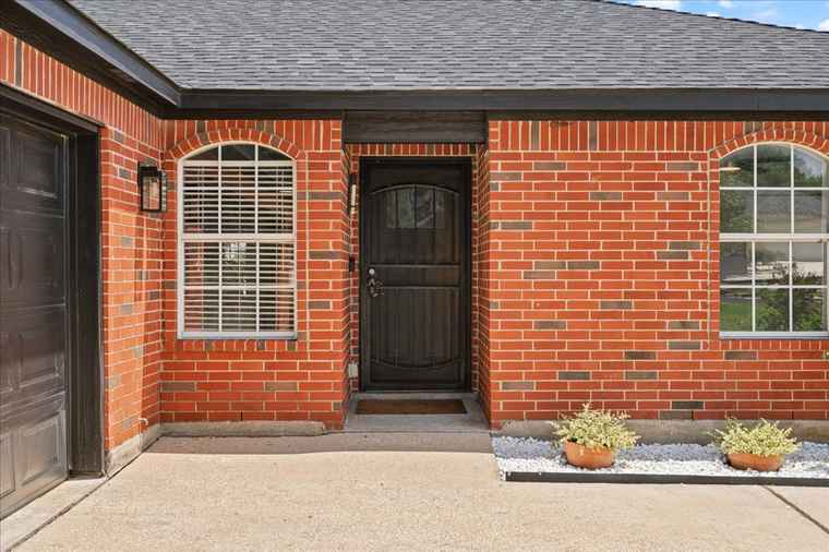 Photo of 772 Clearview Cir San Marcos, TX 78666