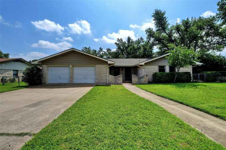 Photo of 1701 Deep Wood Dr Round Rock, TX 78681