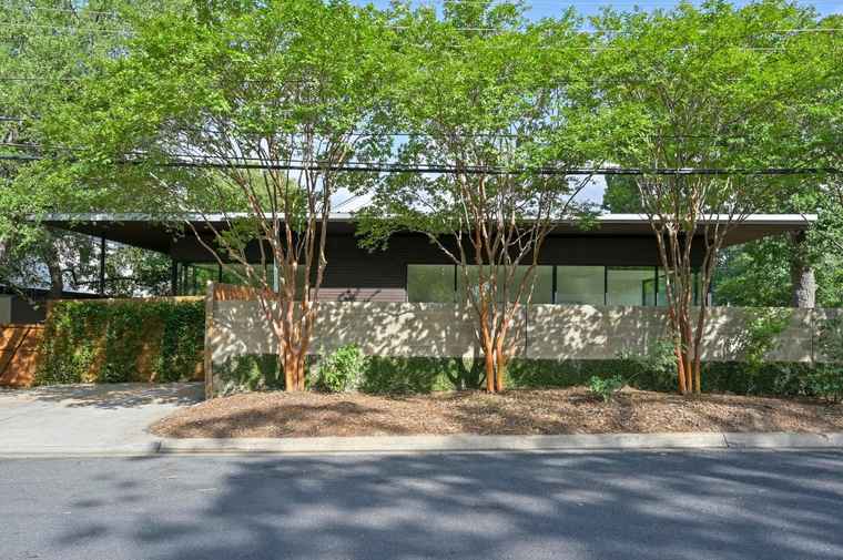 Photo of 2601 W 8th St Austin, TX 78703