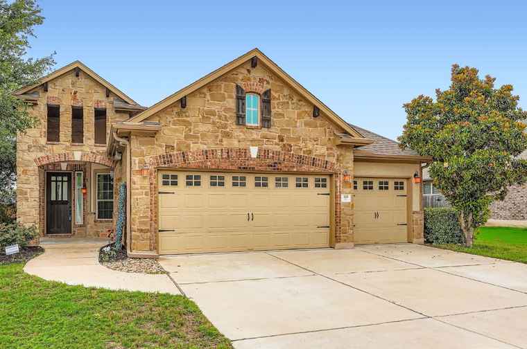 Photo of 318 Leather Oak Loop San Marcos, TX 78666