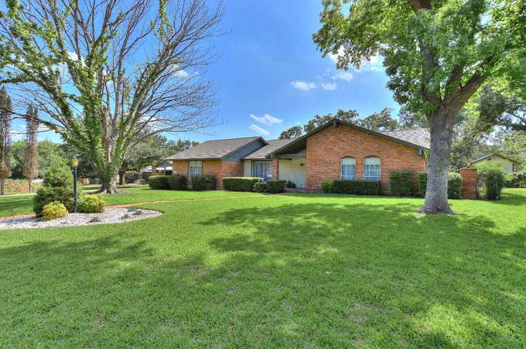 Photo of 101 Candlelight Cir Georgetown, TX 78628
