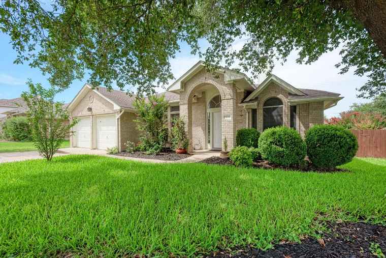 Photo of 500 Olympic Dr Pflugerville, TX 78660