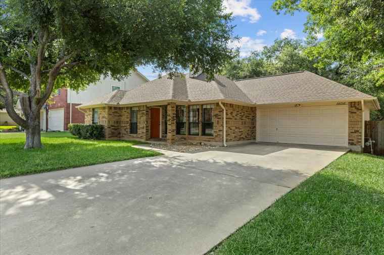 Photo of 1606 Woods Blvd Round Rock, TX 78681