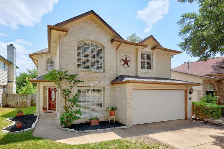 Photo of 828 Whitehall Dr Pflugerville, TX 78660