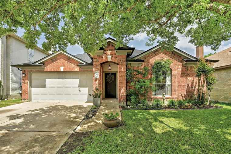 Photo of 5012 Cleves St Round Rock, TX 78681