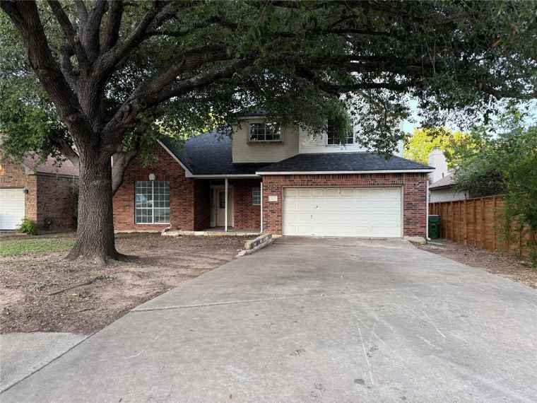 Photo of 2121 Green Oaks Cir Round Rock, TX 78664