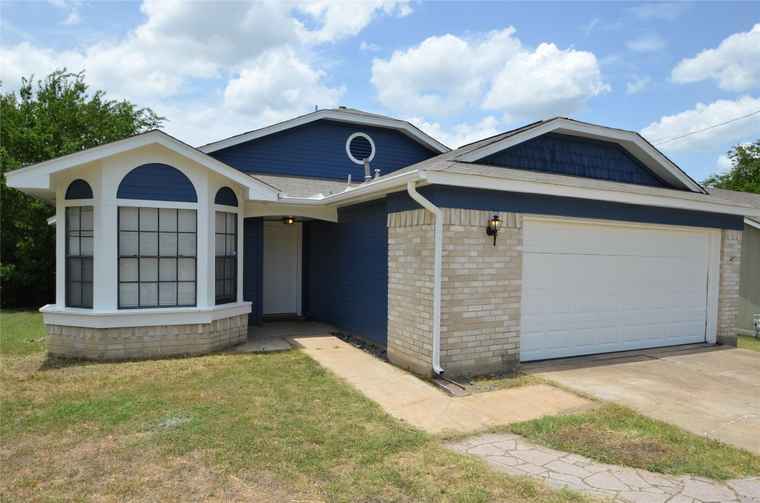 Photo of 2200 Frontier Trl Round Rock, TX 78681