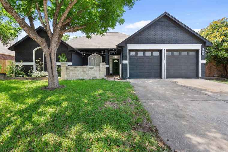 Photo of 806 Canyon Bend Rd Pflugerville, TX 78660